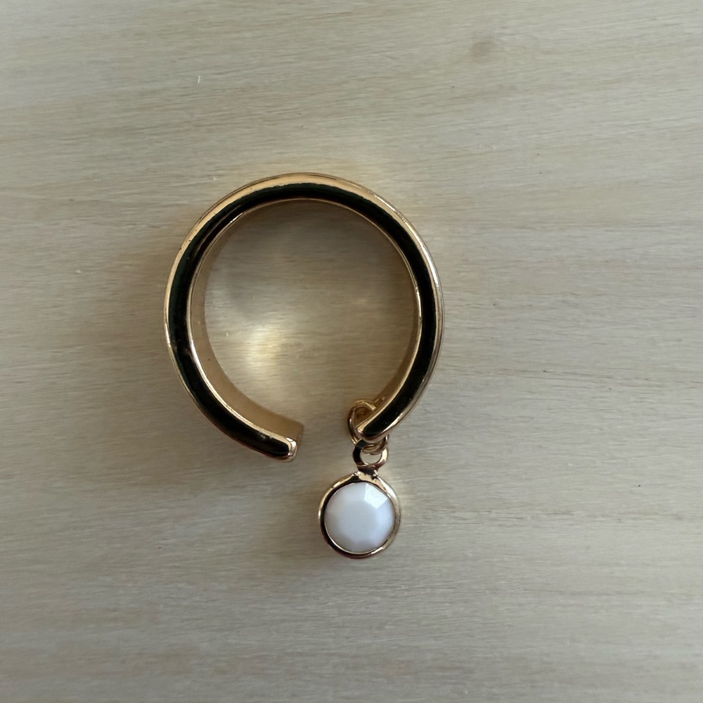 Chic Gold Ring with White Accent
